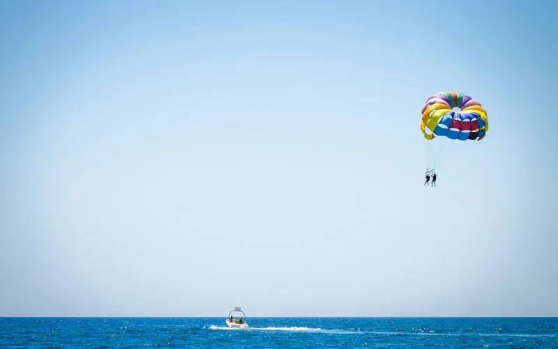 Parasailing Hurghada - lot spadochronem nad morzem